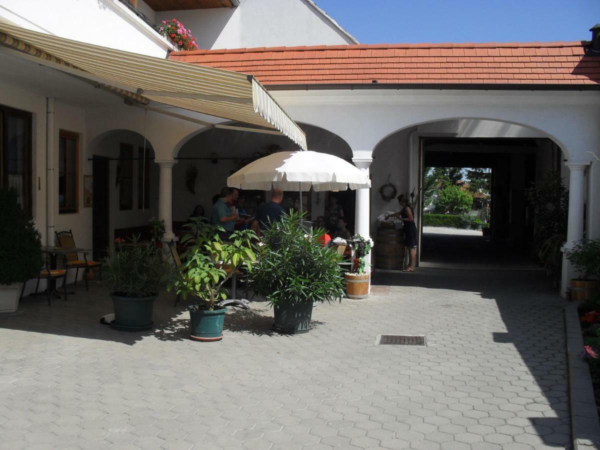 Andreashof Moerbisch Hotel Fertőmeggyes Kültér fotó